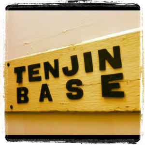 tenjinbase_door